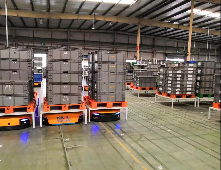 國內(nèi)最大汽車物流無人倉庫 熊貓小倉一站式倉儲托管公司的物流與倉儲自動化工程設(shè)備